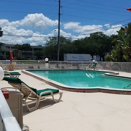 Clearwater Inn Safety Harbor Bagian luar foto